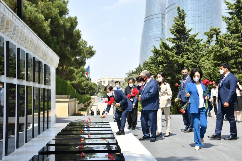 Koreya Milli Assambleyasının sədri  Şəhidlər xiyabanını ziyarət edib