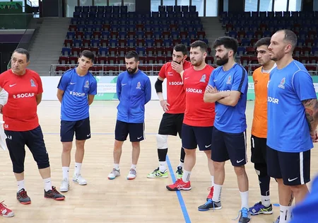 Zaur Axundov milli komandanın futzalçıları ilə görüşüb