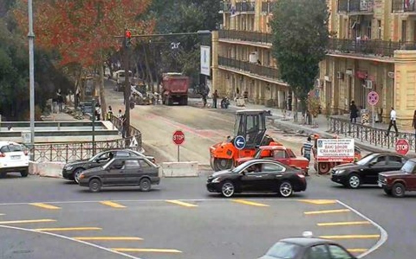Mikayıl Müşfiq küçəsində yol bağlanıb