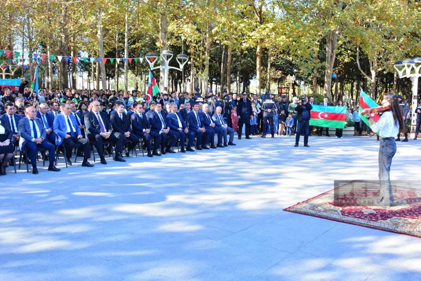 Zəfər Günü münasibətilə Qərb bölgəsinin bir çox rayonlarında təntənəli tədbirlər keçirilib