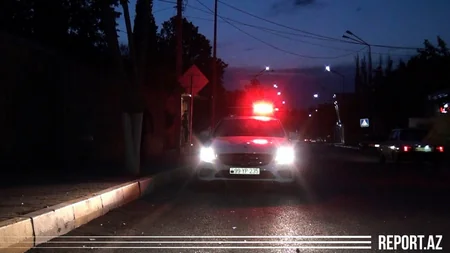 Tovuzda avtomobil maneəyə çırpılıb