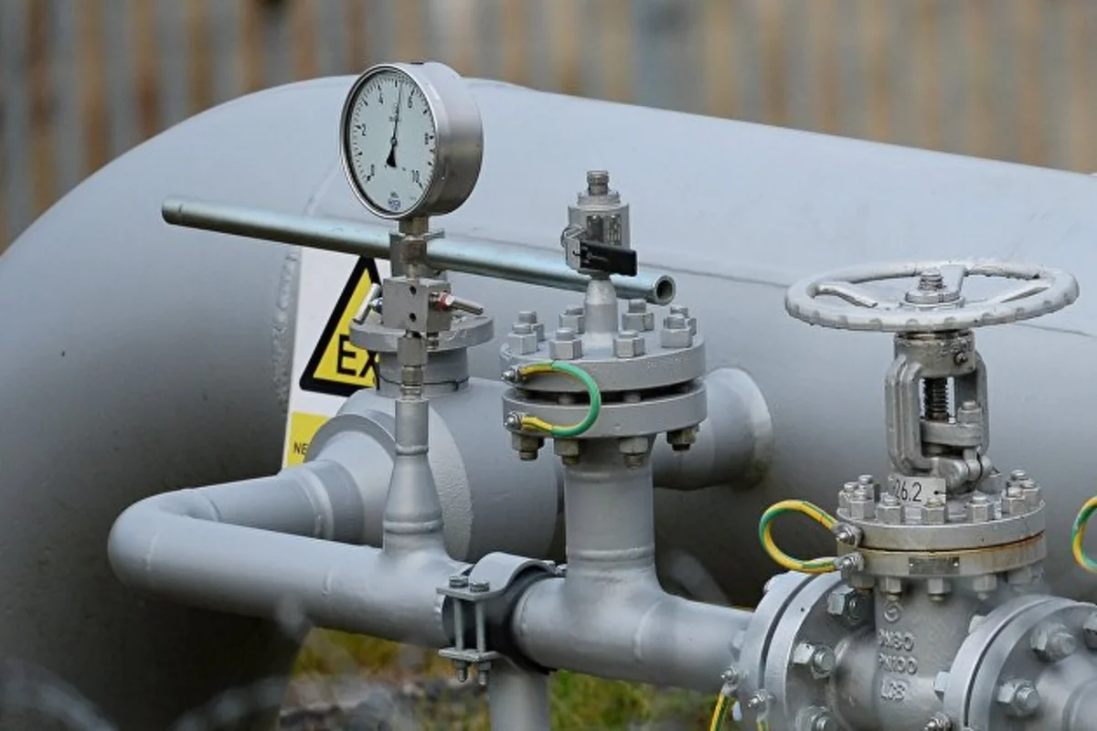 Цены на газ в Европе закрылись ниже 1 000 долларов