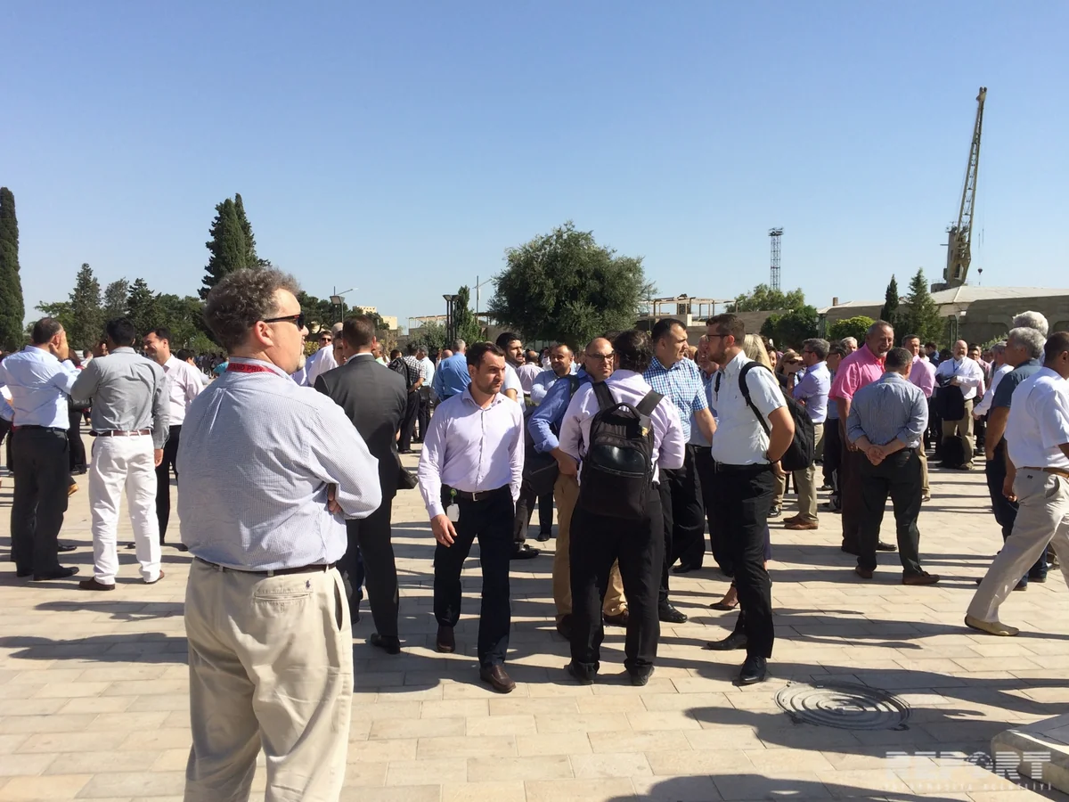 BP-nin Bakıdakı baş ofisində tüstülənmə olub, bütün işçilər təxliyyə edilib - FOTO