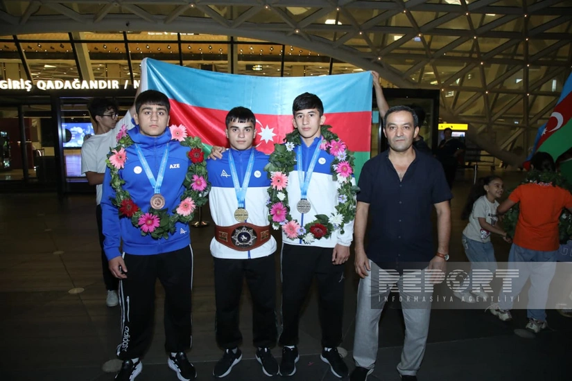 Азербайджанские борцы греко-римского стиля, успешно выступившие на чемпионате мира, вернулись на Родину