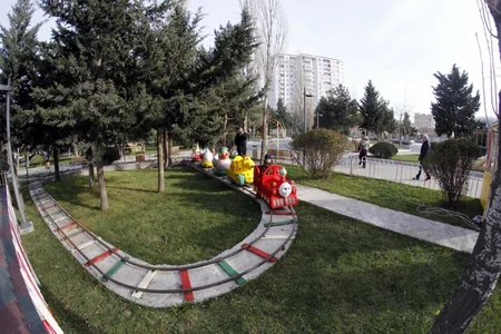 Prezident və birinci xanım Yeni Yasamal yaşayış massivindəki istirahət parkında yenidənqurmadan sonra yaradılan şəraitlə tanış olub