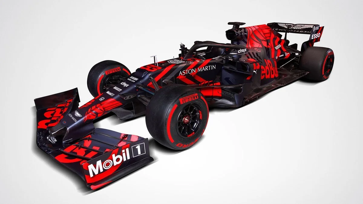 Mercedes və Red Bull yeni bolidlərini təqdim edib
