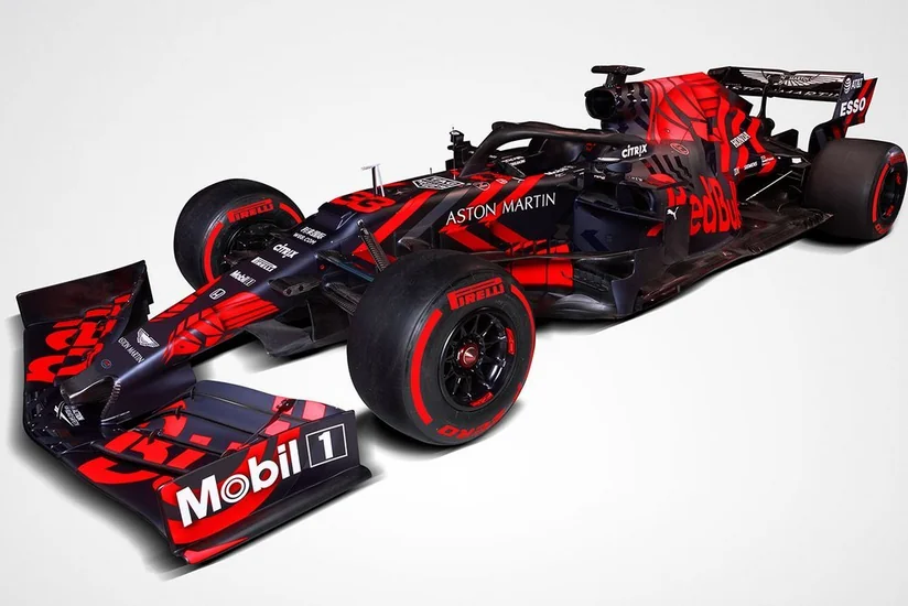 Mercedes və Red Bull yeni bolidlərini təqdim edib