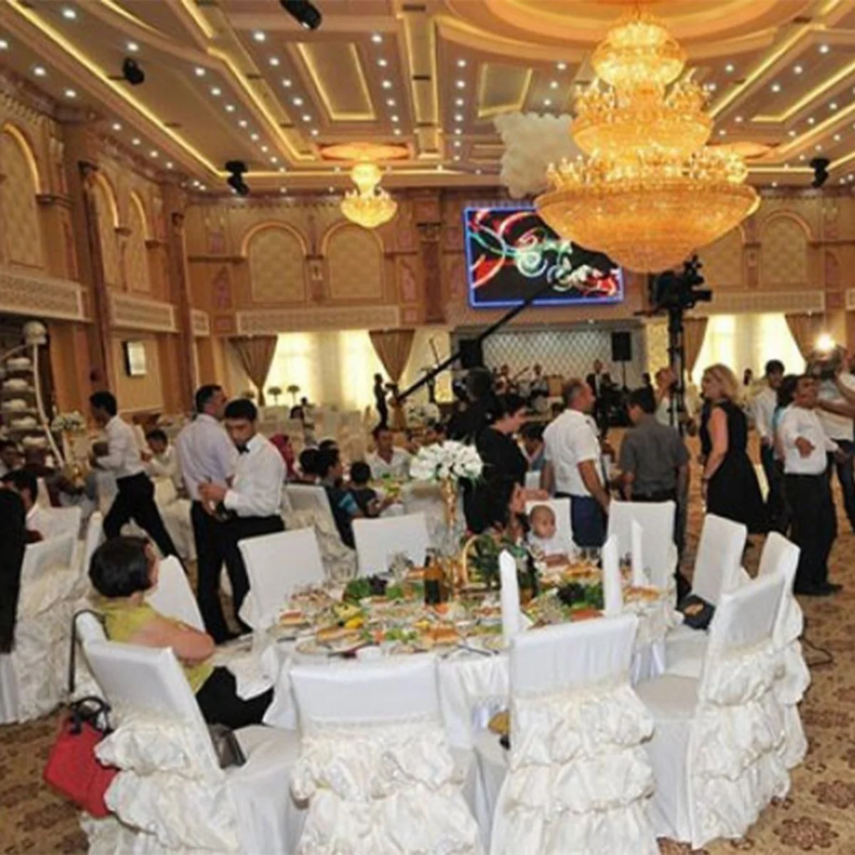 Qaxda keçirilən şənlik mərasimində pandemiya dövrünün tələbləri pozulub