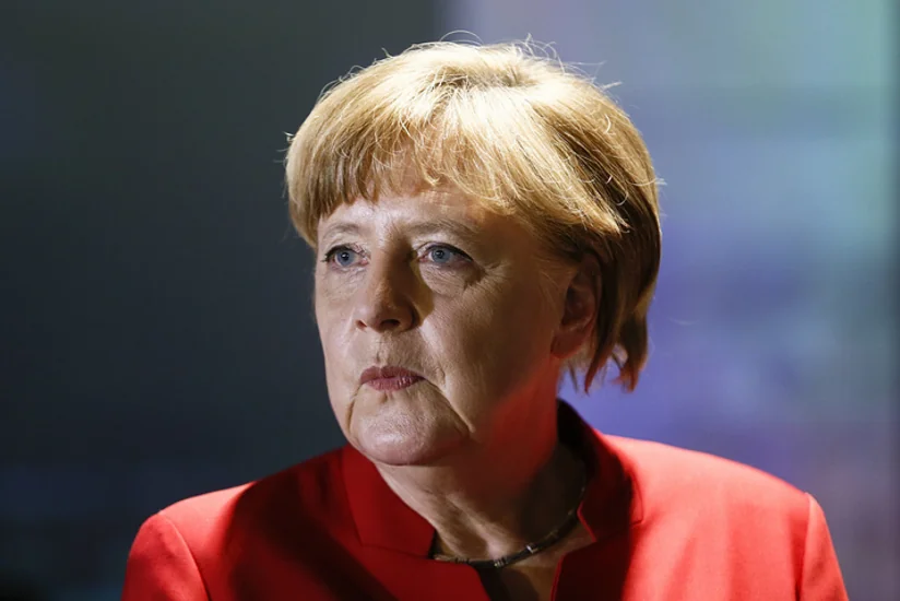 Angela Merkel Nadejda Savçenkoya tezliklə sağalmasını arzulayıb