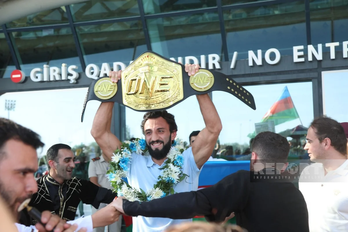 Son döyüşündə ermənini məğlub edən Çingiz Əlləzov Bakıya gəlib