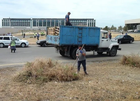 Bakıda yanğına səbəb olan quru ot, kol-kos və məişət tullantıları yığılan sahələr təmizlənib