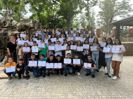 Amerikalı müəllimlər Xocalı və Kəlbəcərdən olan şagirdlərə ingilis dili keçiblər   