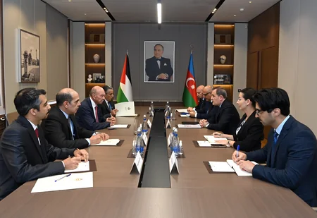 Ceyhun Bayramov İordaniya Senatının sədri ilə görüşüb