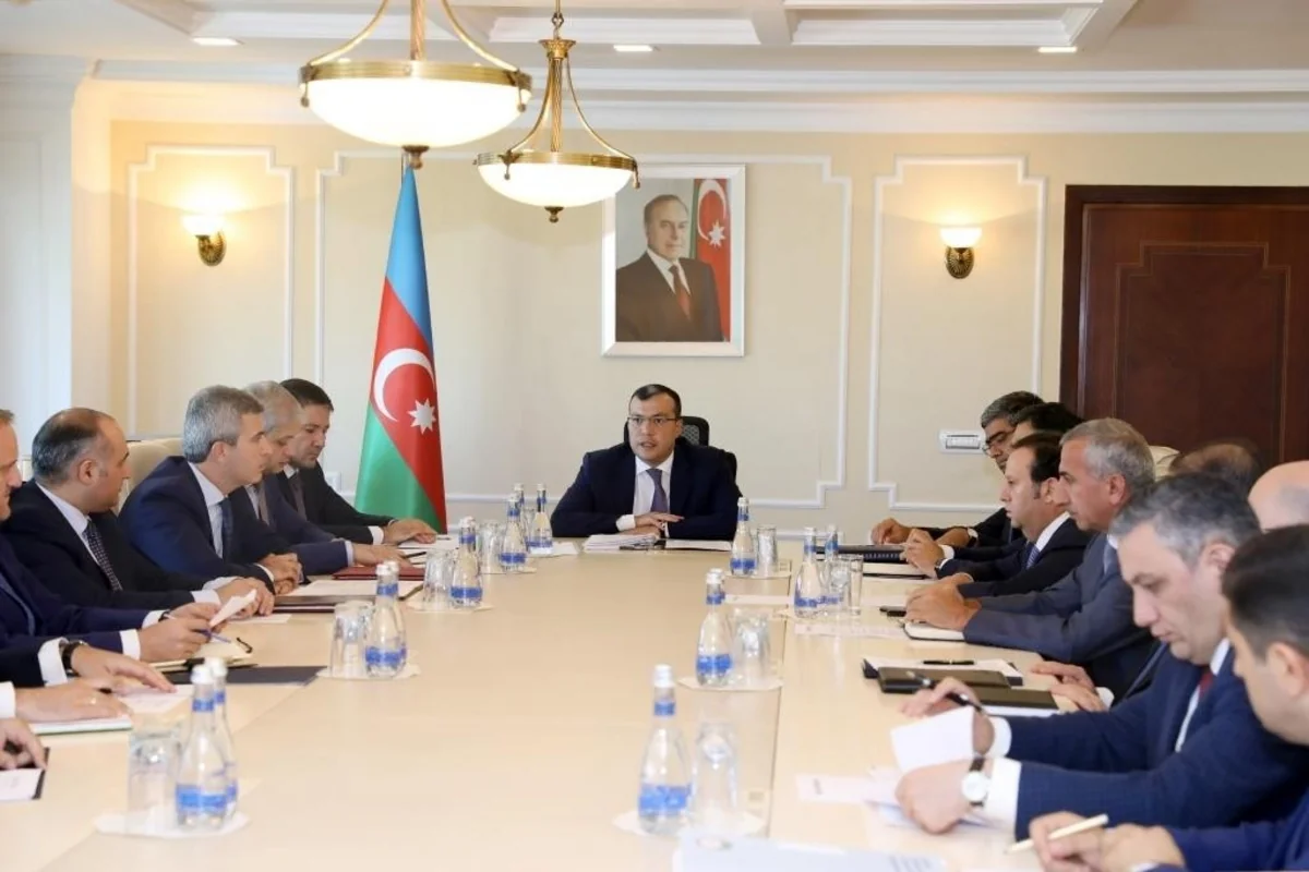 Sahil Babayev nazirlik əməkdaşlarına vəsiqələr və medallar təqdim edib