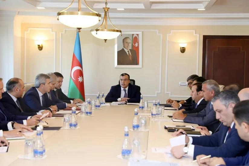 Sahil Babayev nazirlik əməkdaşlarına vəsiqələr və medallar təqdim edib