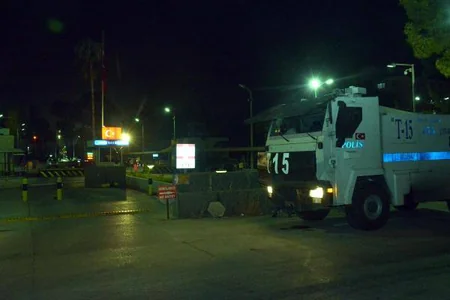 ​Силовики окружили турецкую военную базу Инджирлик - ФОТО