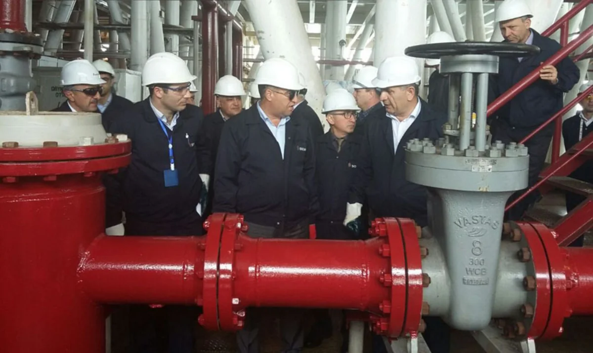 Azneft rəhbərliyi qəza baş verən platformada fəsadların aradan qaldırılması işlərilə tanış olub