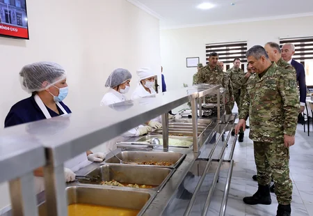Zakir Həsənov Laçında hərbçilərlə görüşüb, döyüş hazırlığı ilə bağlı tapşırıqlar verib