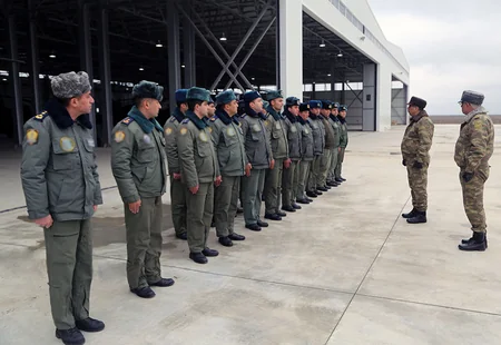 Müdafiə naziri cəbhə bölgəsində bazalaşdırılan yeni helikopter hərbi hissəsində olub - VİDEO