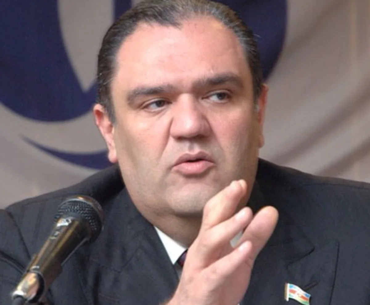 Məhkəmə sabiq deputatın həbs etdirdiyi şəxslə bağlı qərar verdi