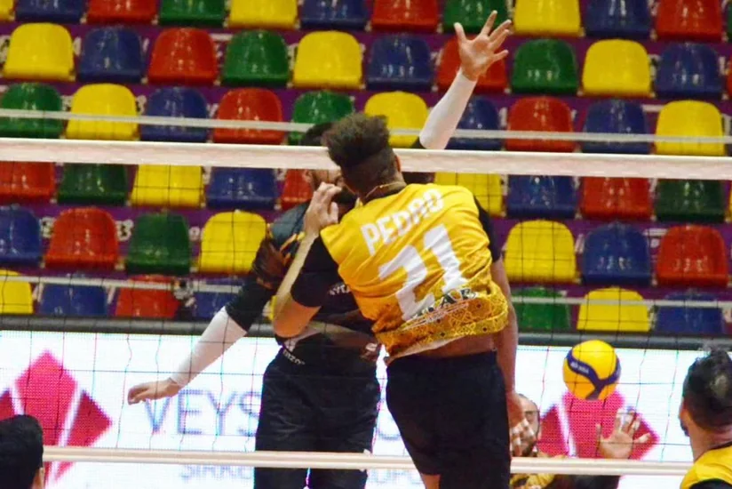 Azərbaycan voleybol çempionatında ilk finalçı müəyyənləşib