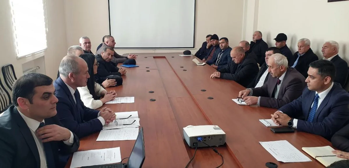 Regionlarda toxumçularla görüşlər keçirilib