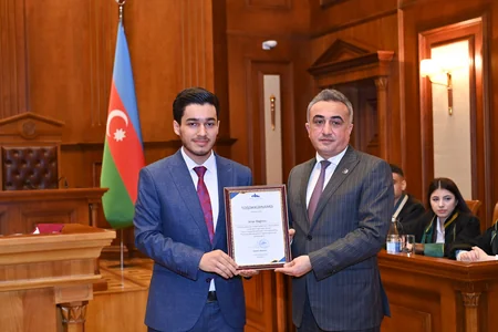 “Gənc Hüquq Müdafiəçiləri” səhnələşdirilmiş məhkəmə müsabiqəsinin final mərhələsi keçirilib