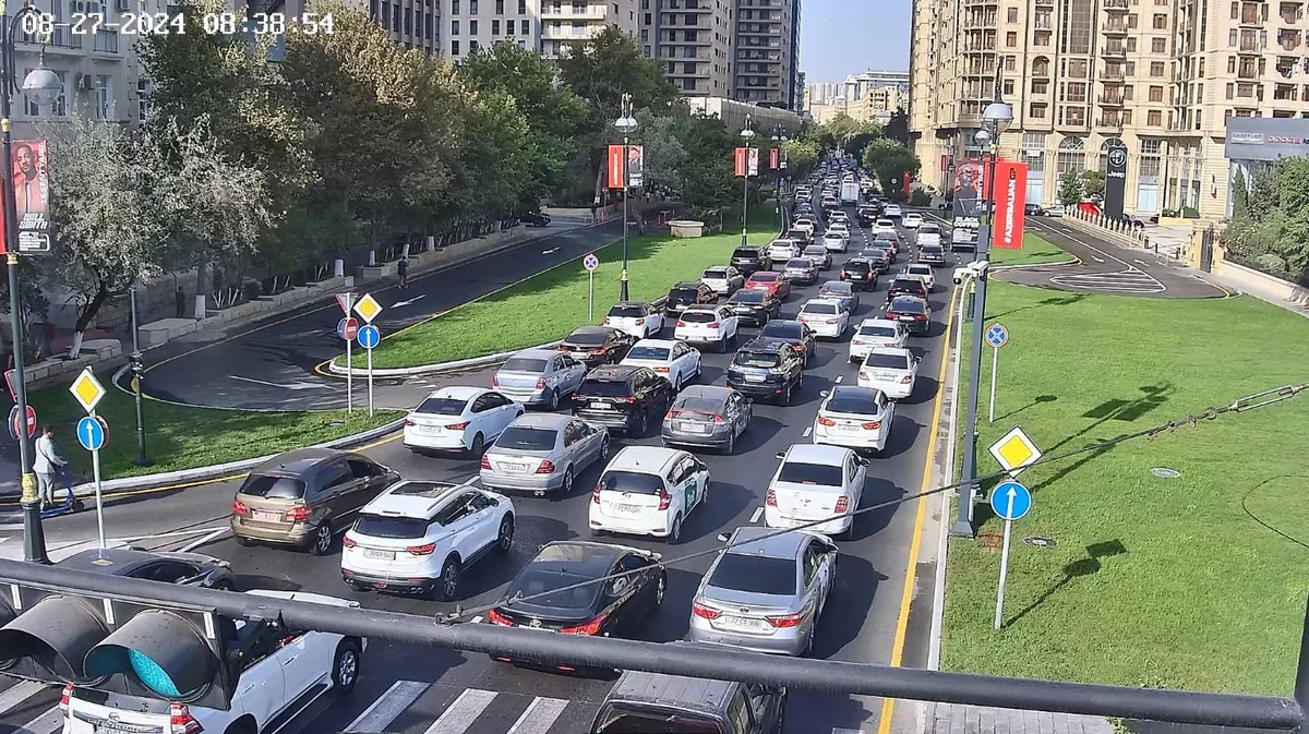 Bakının bir sıra yollarında sıxlıq yaranıb - SİYAHI