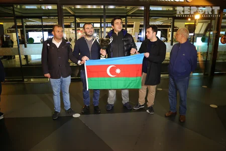Üçqat Avropa çempionu olmuş Azərbaycan şahmatçıları Vətənə dönüb - FOTO