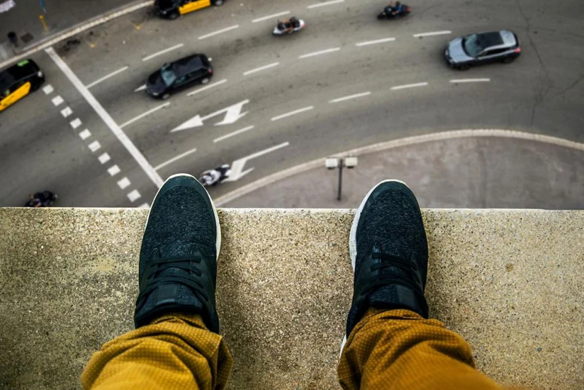 Sumqayıtda özünü 5-ci mərtəbədən atan şəxs ölüb - YENİLƏNİB