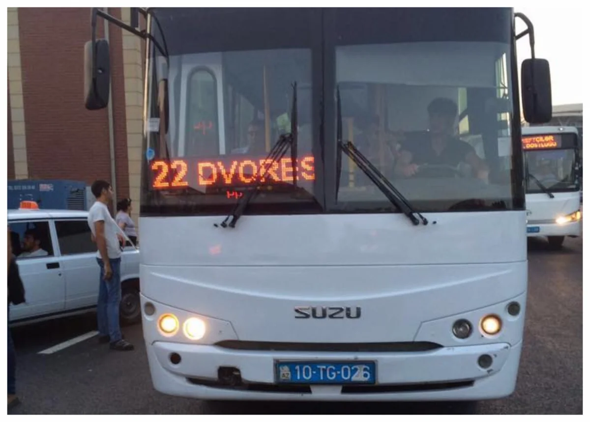 Qırmızı işıqda keçən və sərnişinlərin həyatını təhlükəyə atan iki avtobus sürücüsü saxlanılıb