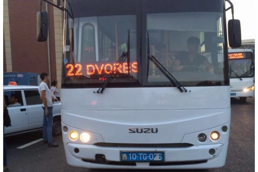 Qırmızı işıqda keçən və sərnişinlərin həyatını təhlükəyə atan iki avtobus sürücüsü saxlanılıb