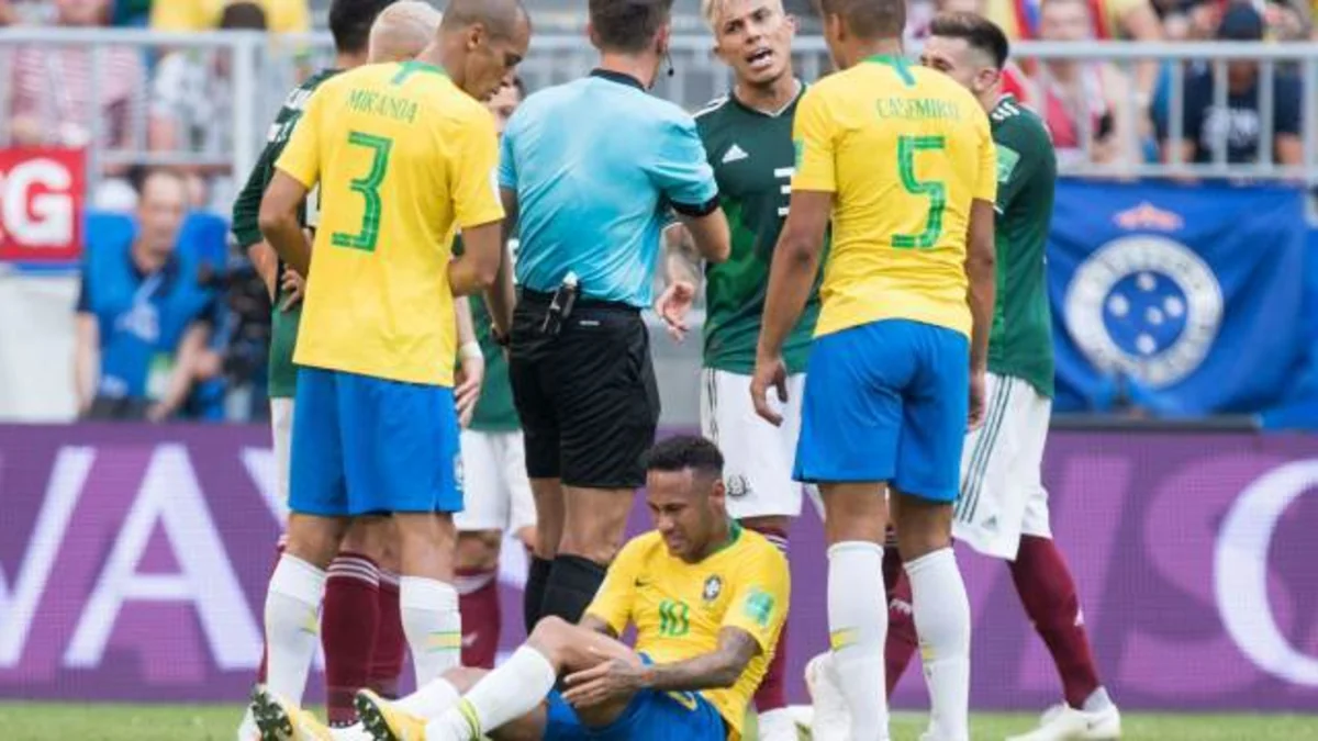 DÇ-2018: Neymar oyunların 14 dəqiqəsini meydanda uzanmaqla keçirib