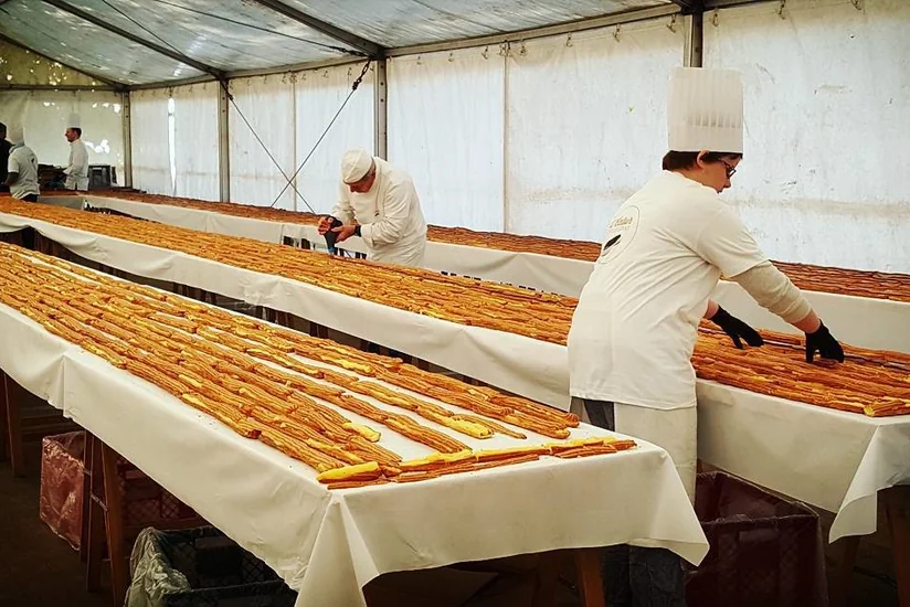 Belçikada dünyanın ən böyük ekler pirojnası hazırlanıb