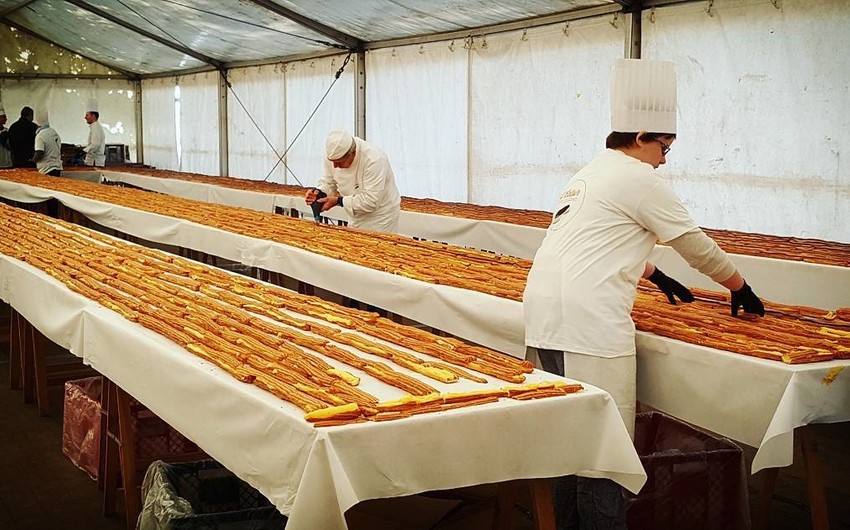 Belçikada dünyanın ən böyük ekler pirojnası hazırlanıb
