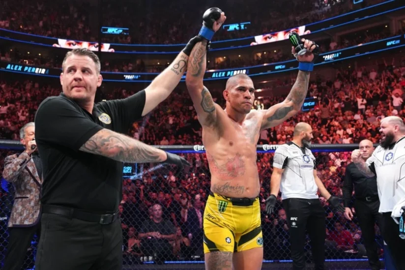 Бразилец Перейра нокаутировал чеха Прохазку и стал чемпионом UFC
