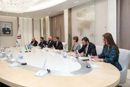 SOCAR обсудил реализацию совместных проектов с Узбекистаном