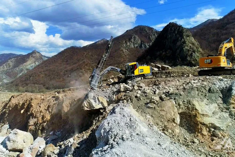 Toğanalı-Kəlbəcər-İstisu avtomobil yolunun və Murovdağ tunelinin inşası sürətlə davam etdirilir