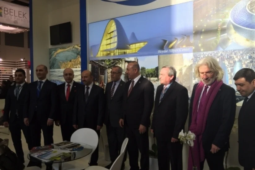 Mövlud Çavuşoğlu “İTB 2015” sərgisində Azərbaycan stendini ziyarət edib