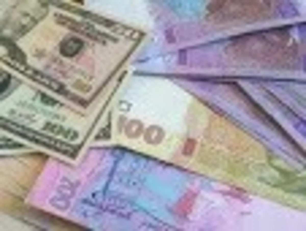 Доллар в Украине впервые за три года стал стоить дешевле 25 грн
