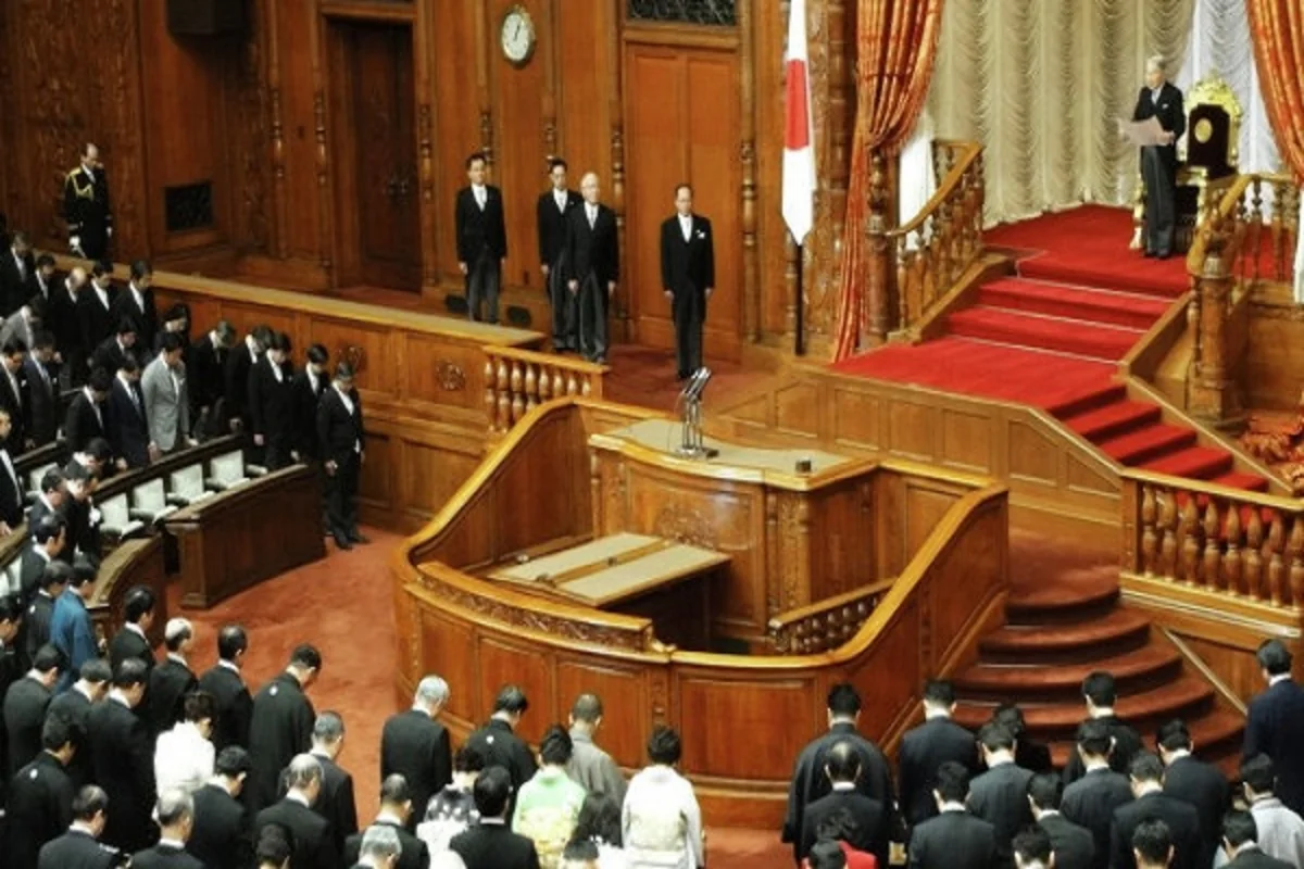 Yaponiyanın baş naziri parlamentin aşağı palatasını buraxıb