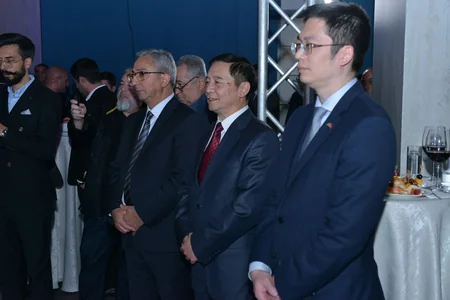 ONVOLT elektromobil satış-sərgi salonunu və SKYWELL ET5 modelini təqdim edib