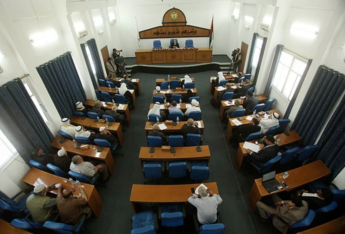 ​Fələstin parlamentinin sədrinə həbs və pul cəzası verilib