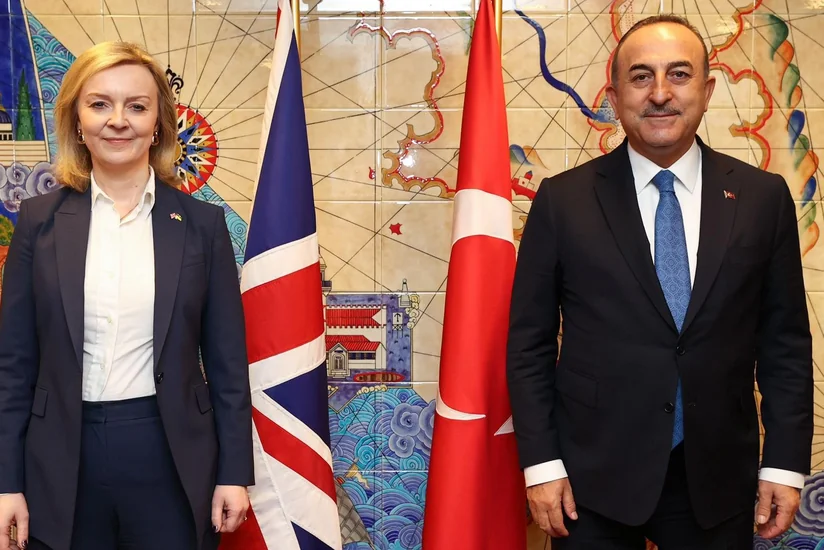 Türkiyə və Britaniya XİN başçıları Ukraynadakı durumu müzakirə edib