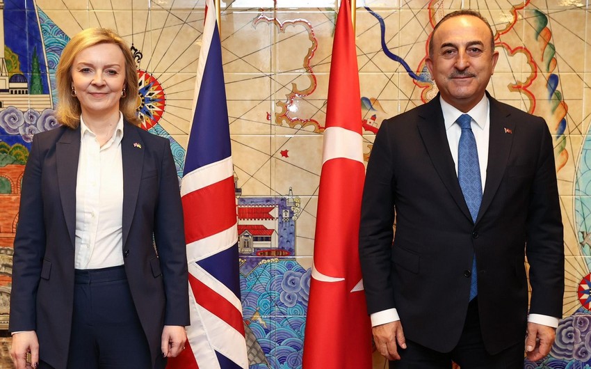 Türkiyə və Britaniya XİN başçıları Ukraynadakı durumu müzakirə edib