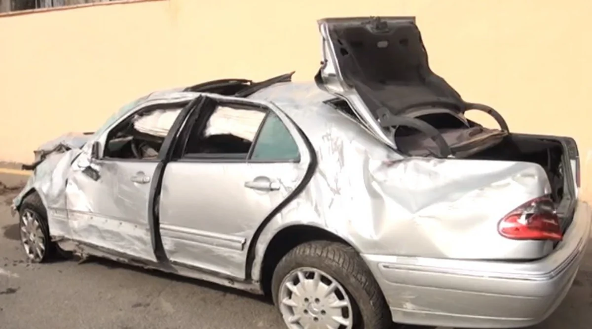 В Исмаиллах автомобиль врезался в дерево, есть погибший - ВИДЕО