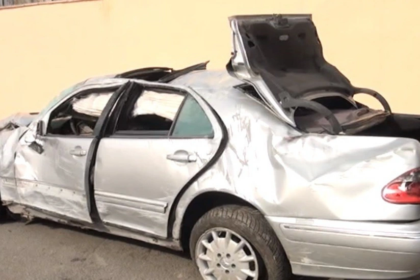 İsmayıllıda avtomobil ağaca çırpıldı, sürücü öldü - VİDEO