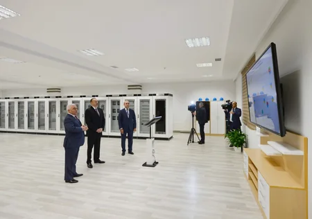 Prezident İlham Əliyev Xəzər rayonunda bir neçə yarımstansiyanın açılışında iştirak edib