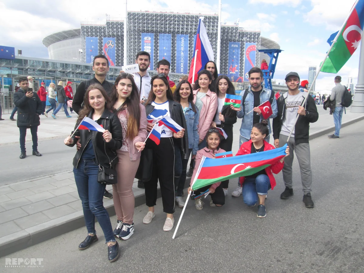 Azərbaycan azarkeşləri Misir-Uruqvay matçını seyr ediblər