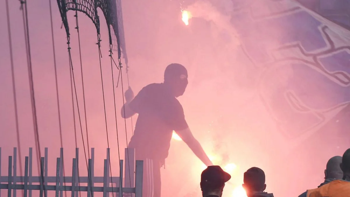 Qarabağın rəqibinin azarkeşləri Danimarka derbisində polislərlə dalaşıb: 4 nəfər həbs edilib - FOTO - VİDEO